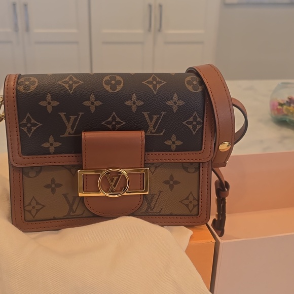 LIKE NEW Louis Vuitton Dauphine Mini leather handbag LIKE BRAND NEW USED ONCE - Picture 3 of 8